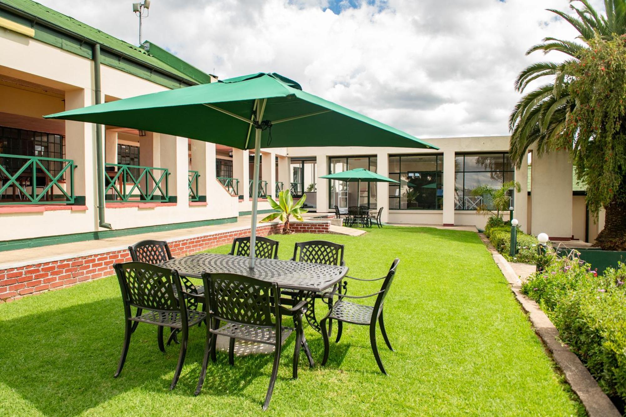 Montclair Hotel And Casino Nyanga Exterior photo